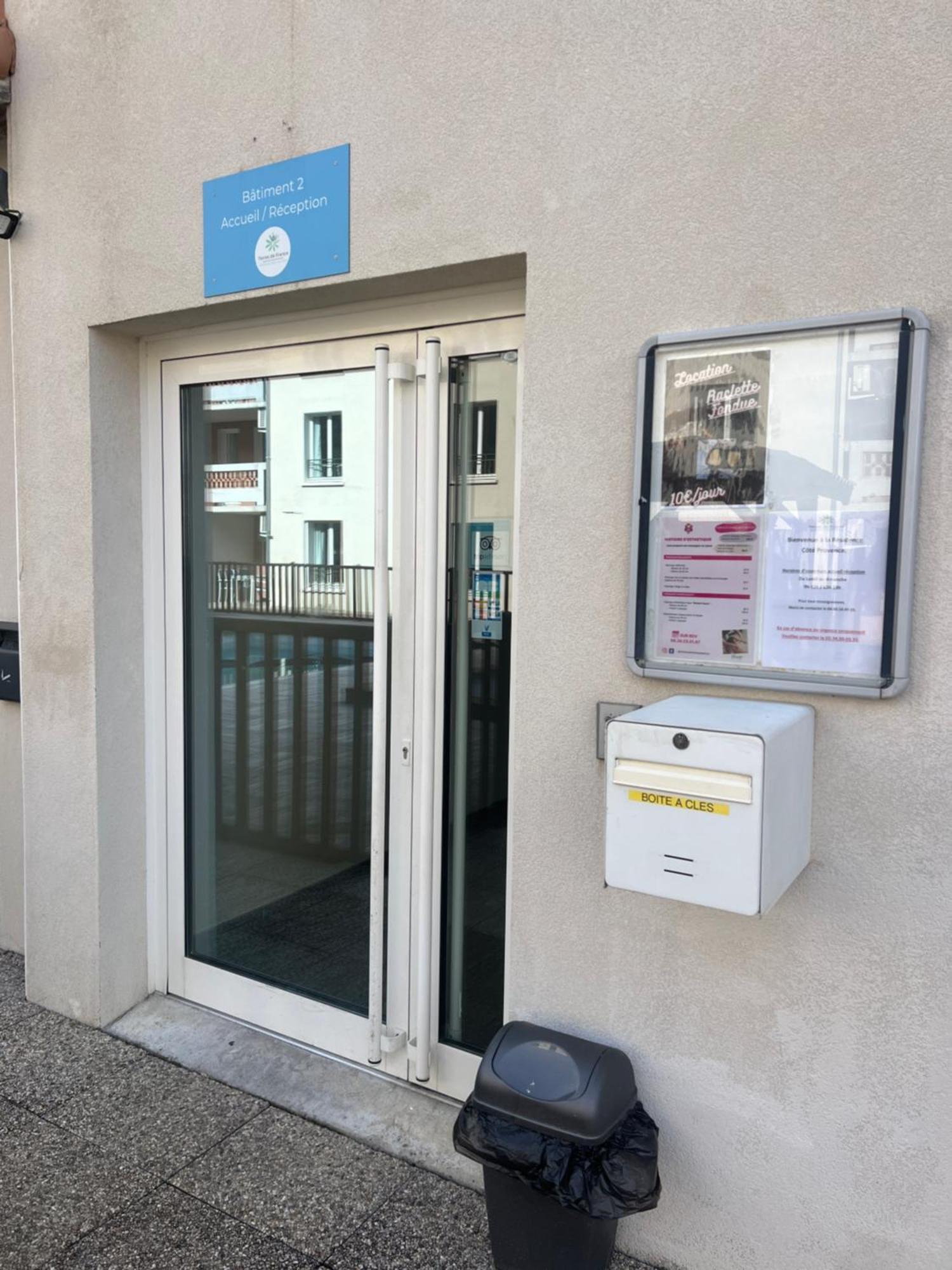 Terres De France - Residence Cote Provence Gréoux-les-Bains Exterior foto